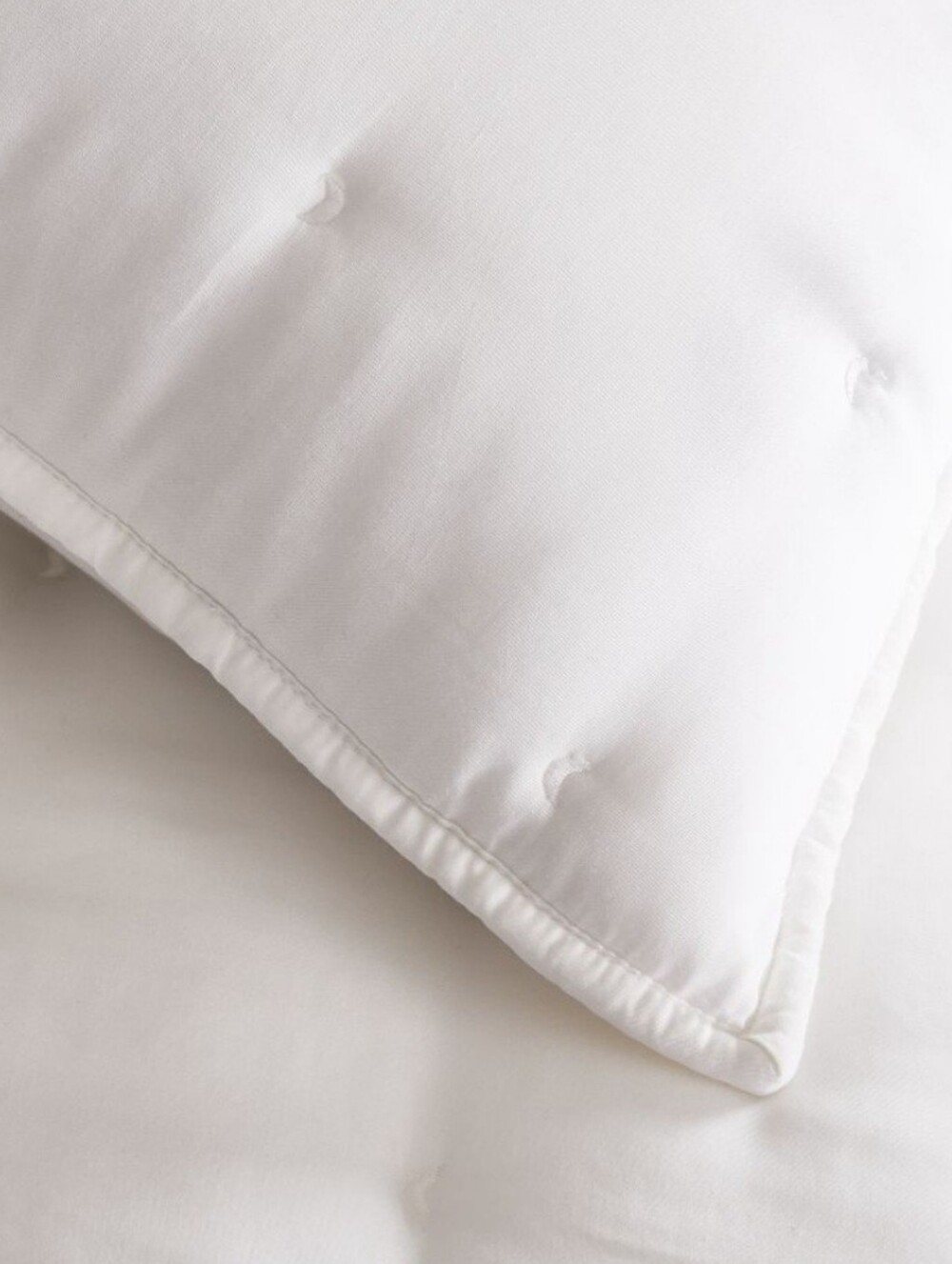 NEW!!! Silky TENCEL™ Crescent Stitch Quilt, Retail $229.00 USD - Picture 2 of 8